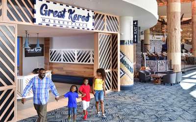 Family leaving the Great Karoo Marketplace