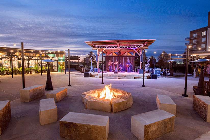 Amatuli Live Music & Artisan Shops