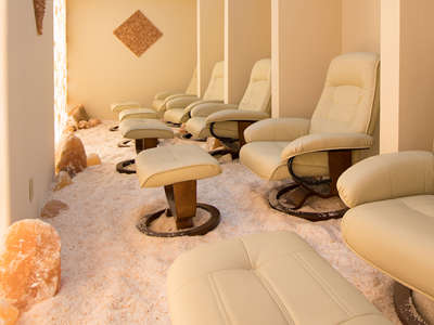 Inside of Ohio's Halotherapy Himalayan Salt room in Kalahari Resorts