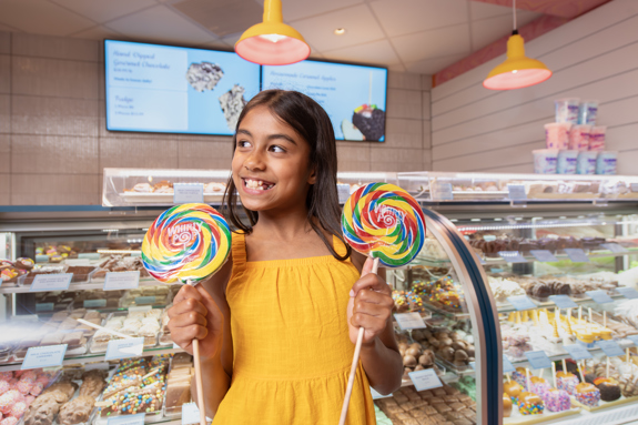 girl with lollypops 