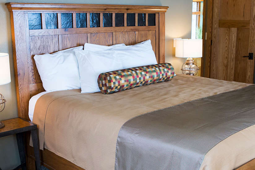 Bedroom of the Homestead cabin at Lake Delton Waterfront Villas