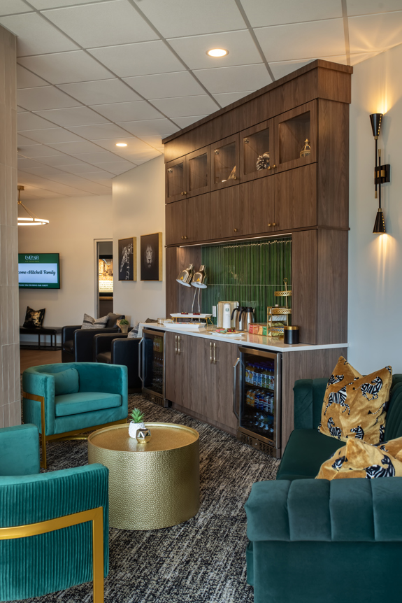 Ohio Emerald Lounge Sitting Area
