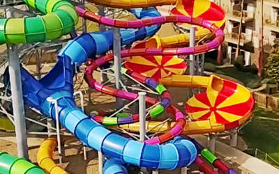 The Serengeti Spinner slide at the outdoor waterpark