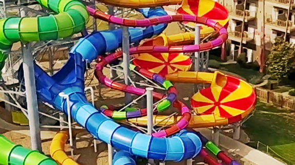 The Serengeti Spinner slide at the outdoor waterpark