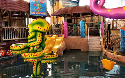 Overview of the cheetah cabana. It's located right next to the colorful kiddie area.