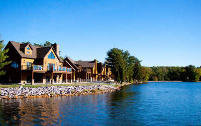 Lake Delton Waterfront Villas: vacation rental in Lake Delton, Wisconsin Dells