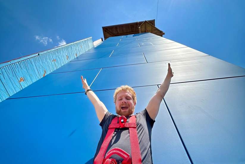 Guy conquers the free fall tower